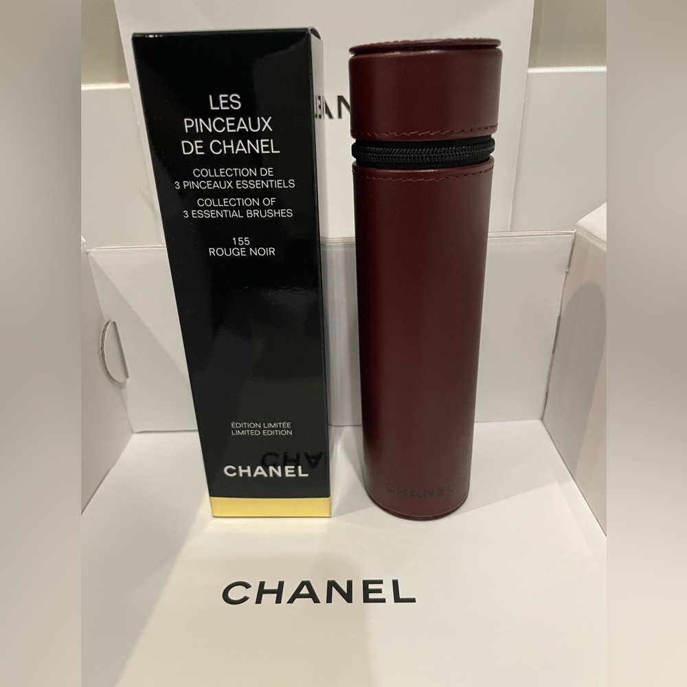 New Limited Edition. Chanel Codes Couleur Brush Set/case. Rouge Noir